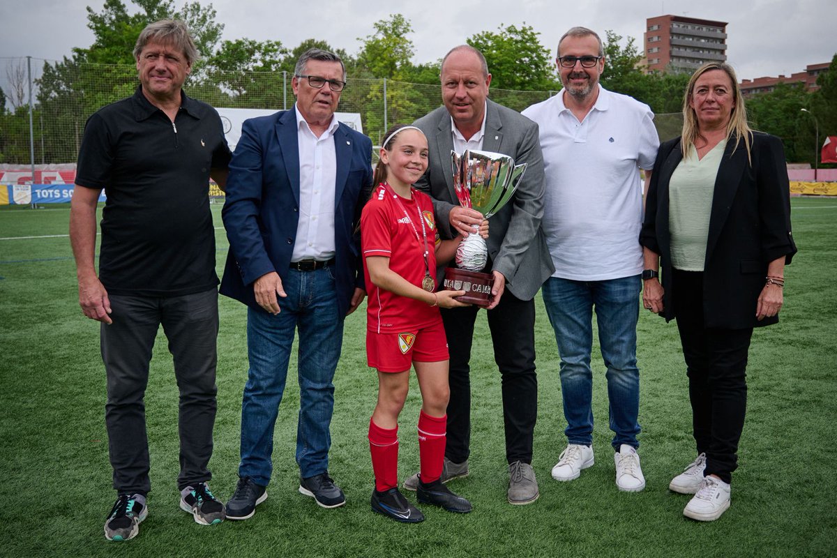 FCF_CAT's tweet photo. 🏆 El @TerrassaFC aixeca el primer Campionat de Catalunya de la seva història en categoria 𝐀𝐥𝐞𝐯𝐢́ 𝐅𝐞𝐦𝐞𝐧𝐢́❗️

⚽️@PBBLAROCA 2⃣🆚3⃣ @TerrassaFC 

🤩 𝐄𝐧𝐡𝐨𝐫𝐚𝐛𝐨𝐧𝐚, 𝐭𝐞𝐫𝐫𝐚𝐬𝐬𝐞𝐧𝐪𝐮𝐞𝐬 🤩
#FestaFutbolCatalà #futfem #futbolformatiu https://t.co/ogScxAcmEy