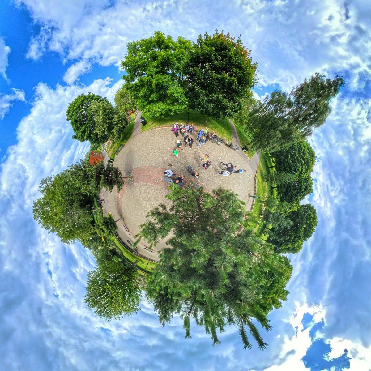 ecoACTIVE_UK's tweet photo. Had a wonderful day with @Daubeneyfields leading a @T100Festival walk along the #Hackneybuzzline 🐝
There’s loads more #T100GoesWild events to explore at https://t.co/JImbsd5sUN 💚 https://t.co/esF997aT3p