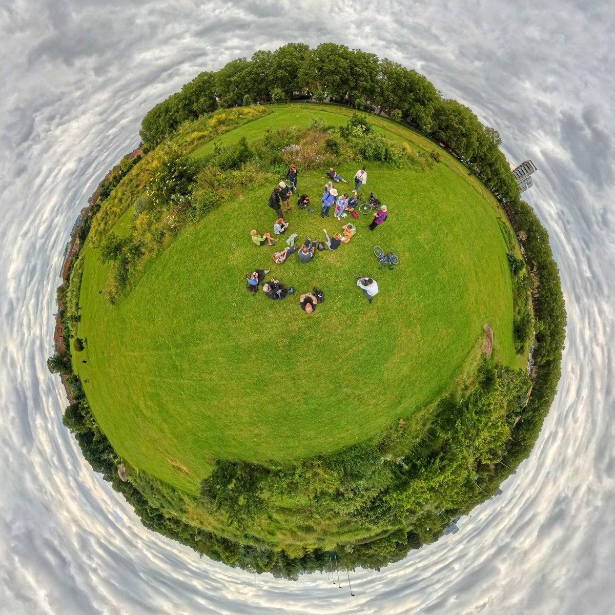 ecoACTIVE_UK's tweet photo. Had a wonderful day with @Daubeneyfields leading a @T100Festival walk along the #Hackneybuzzline 🐝
There’s loads more #T100GoesWild events to explore at https://t.co/JImbsd5sUN 💚 https://t.co/esF997aT3p