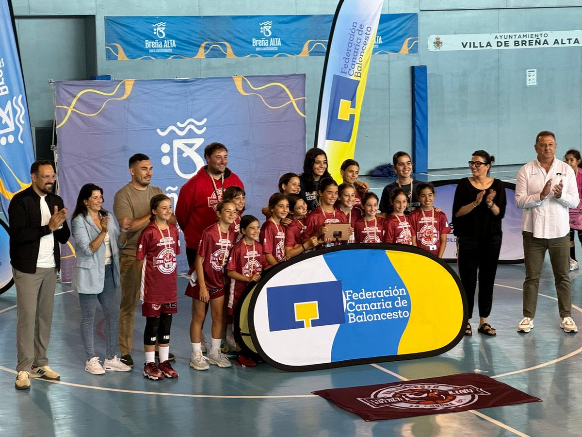 LKLaguna's tweet photo. Que gran domingo 🎉🎉🎉🎉
Premini femenino 3 de Canarias y preinfantil masculino 3 de Tenerife 
Chicos y chicas que gran temporada!!!! Felicidades a los entrenadores por el trabajo diario 
🦉🎉🏀 ♥️ https://t.co/NkvnVhD7j9