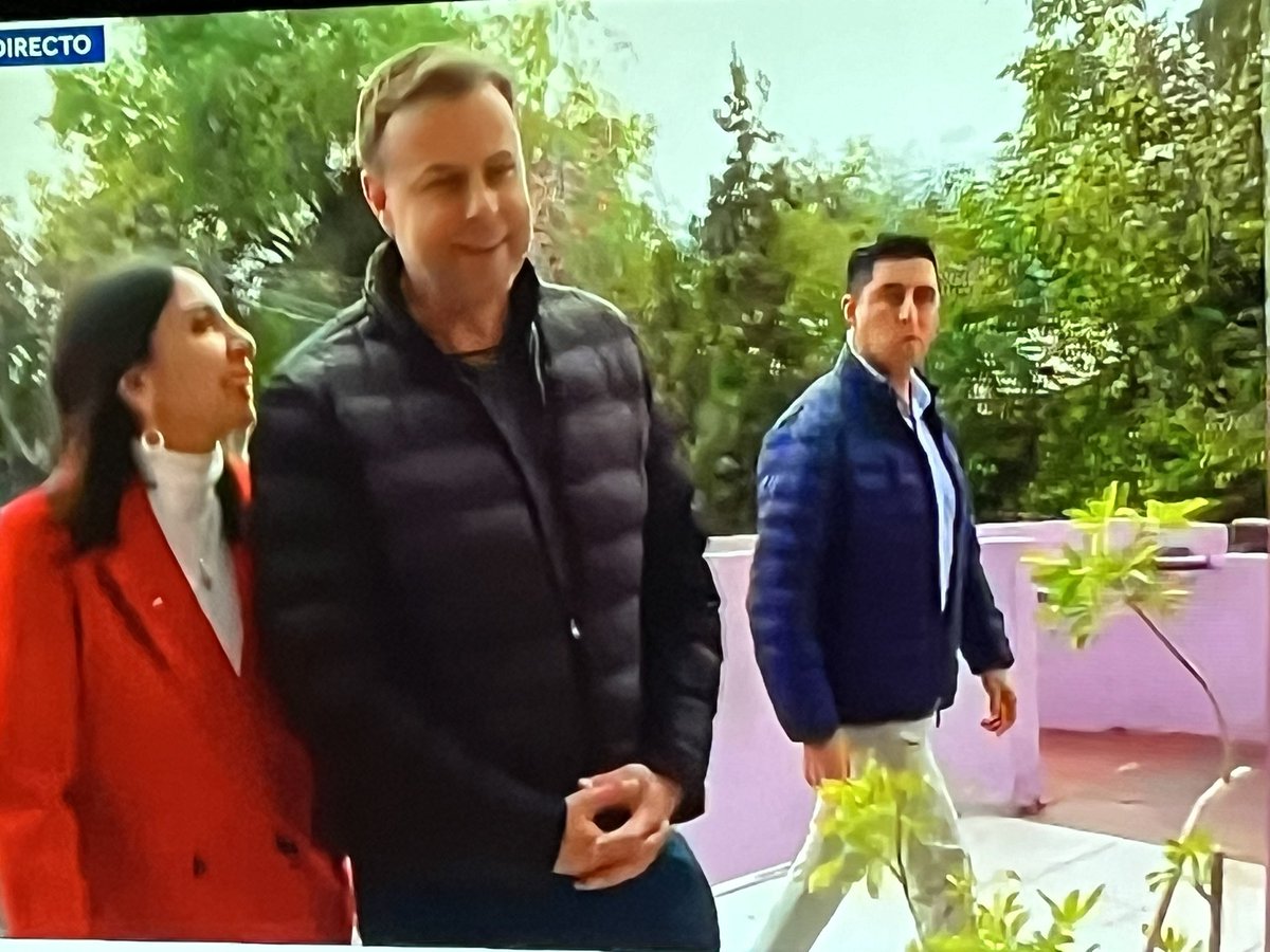 hernan_sr's tweet image. Como Karla Rubilar no vota en puente alto, acompañó a Codina a votar. 
Trágame tierra. 
Usted no vote por ella.