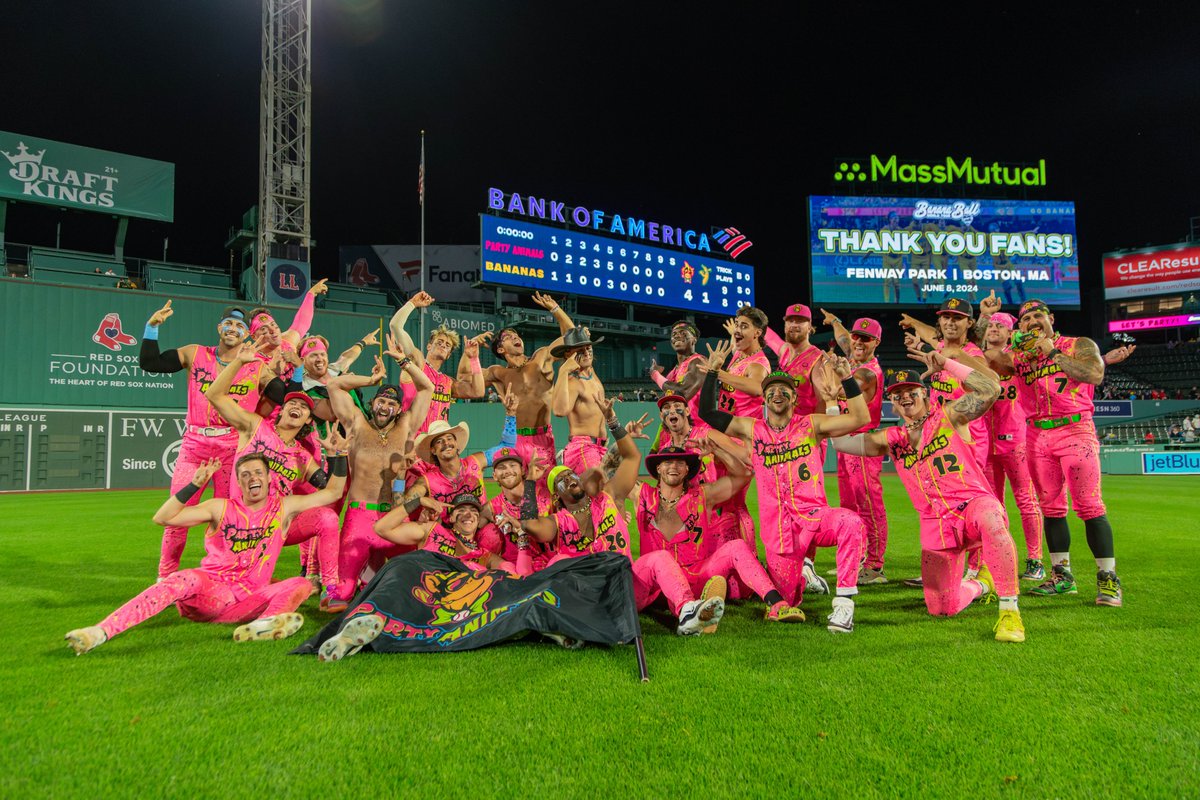 ThePrtyAnimals's tweet photo. Boston if there is one thing you know how to do, it's party🎉 Not only did we play in front of a sold out crowd at Fenway Park, but we WON. Tanner Thomas and the team channeled their inner Kesha. We party rocked (and party rocked again) and even hit a little bendddd and snap in honor of Elle Woods. Thanks for a magical weekend, Fenway💗

Savannah, get ready for the first Party Animals Headliner games this weekend!
