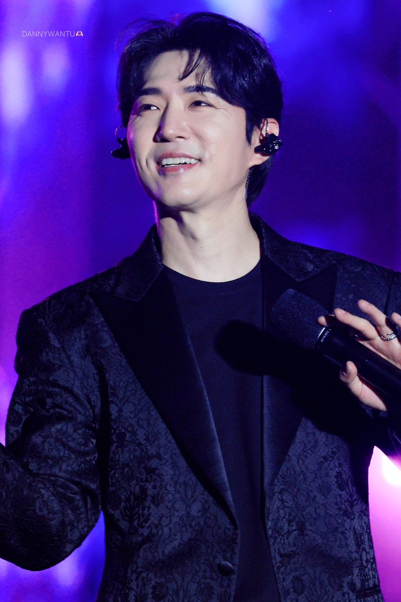 240608 #안데니 #데니안 

그래서 이렇게 매일매일 환하게 웃었으면 좋겠어🩵