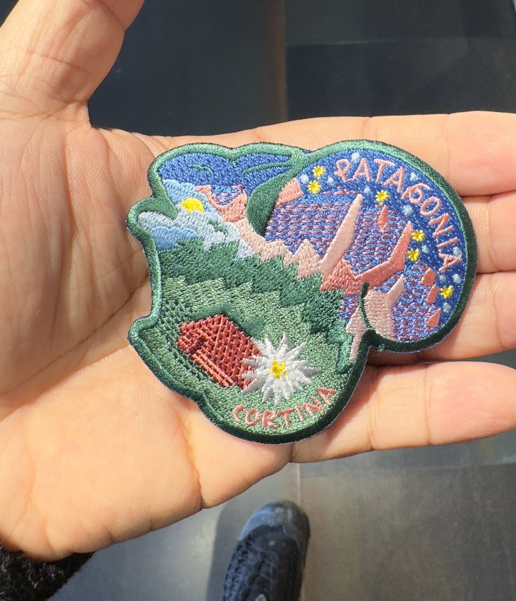 mhidayatullah__'s tweet image. Excited masuk kedai Patagonia. Rupanya diorg ada special patches yg unik dekat setiap tempat. Patagonia xkan jual, kne tanya kne kaunter dan diorg akan bg satu patches dgn sticker.