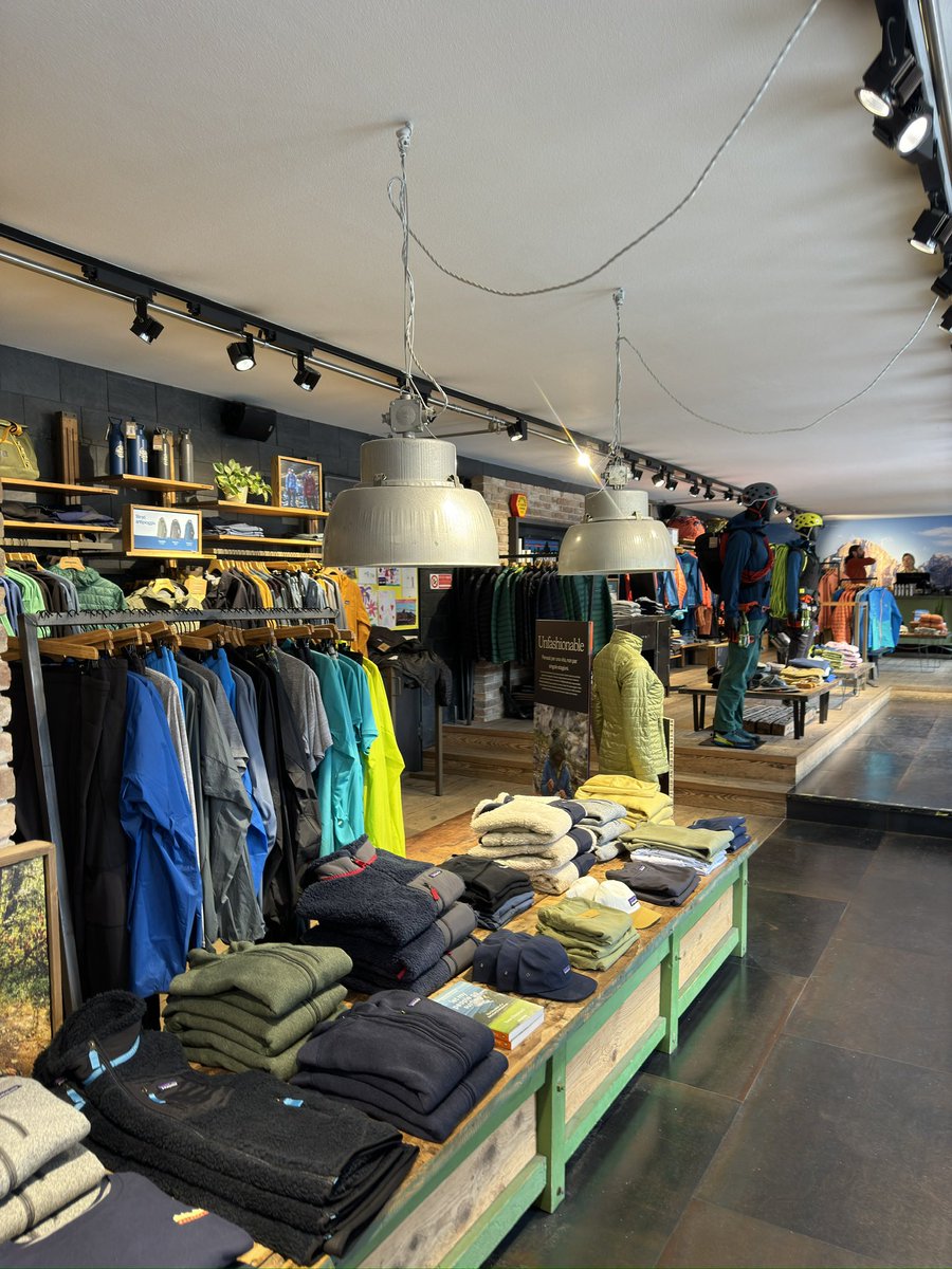 mhidayatullah__'s tweet image. Excited masuk kedai Patagonia. Rupanya diorg ada special patches yg unik dekat setiap tempat. Patagonia xkan jual, kne tanya kne kaunter dan diorg akan bg satu patches dgn sticker.