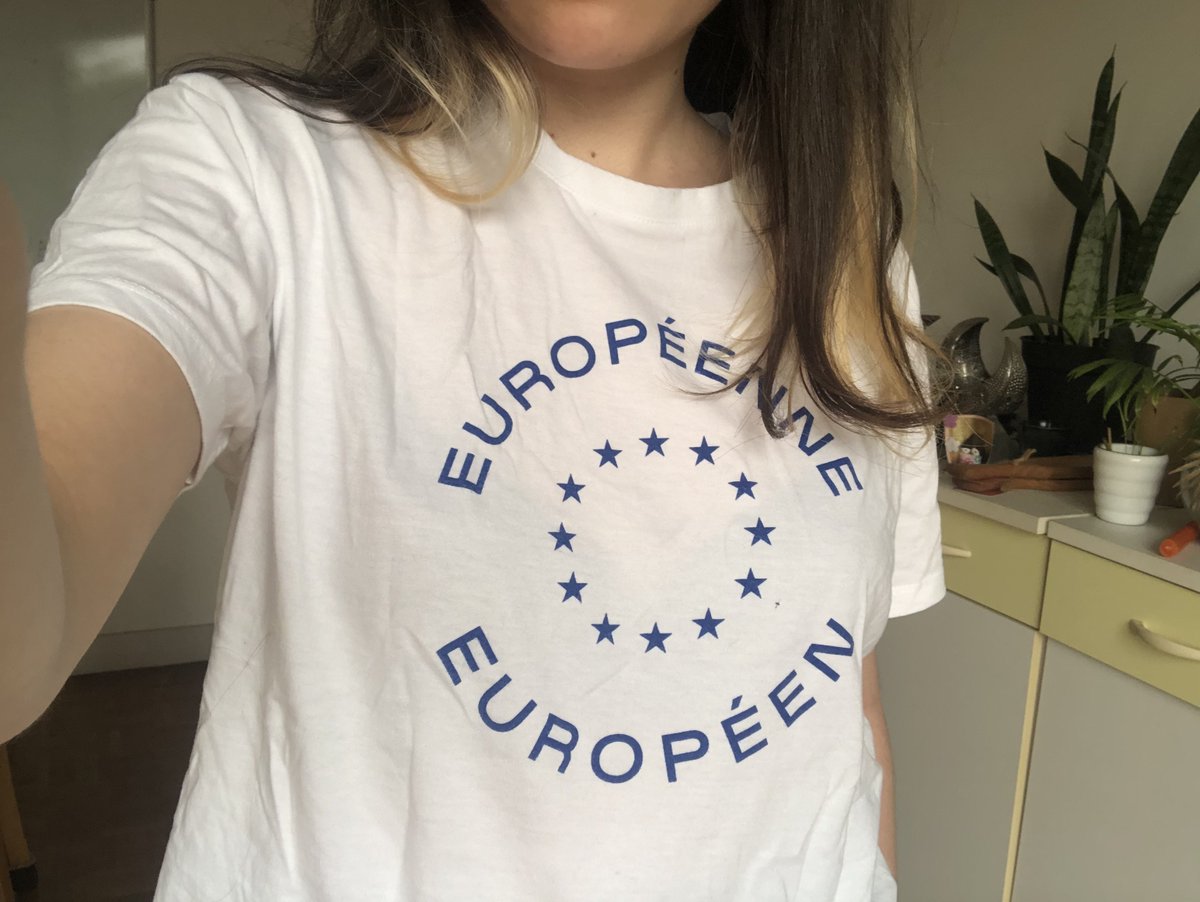 jiniretz's tweet photo. ootd élections européennes edition https://t.co/lQPAyw4PJ4