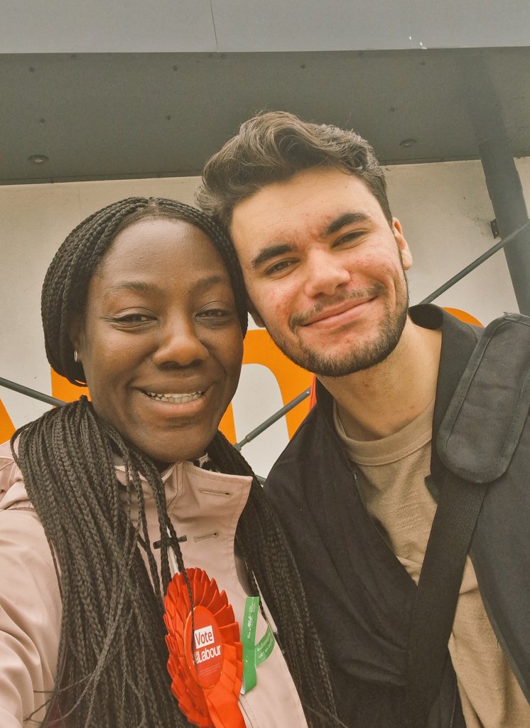 ValerieABossman's tweet photo. Love this guy, no pun intended! Guy, you're a legend. Thanks for being that person to go to when we all need, no questions a silly one... you always make all feel valued & welcome to be part of the team. #Sunday cheer for Guy on #StevenageDay blessings💯 #Labourdoorstep 🌹 https://t.co/1pj86cOJC8