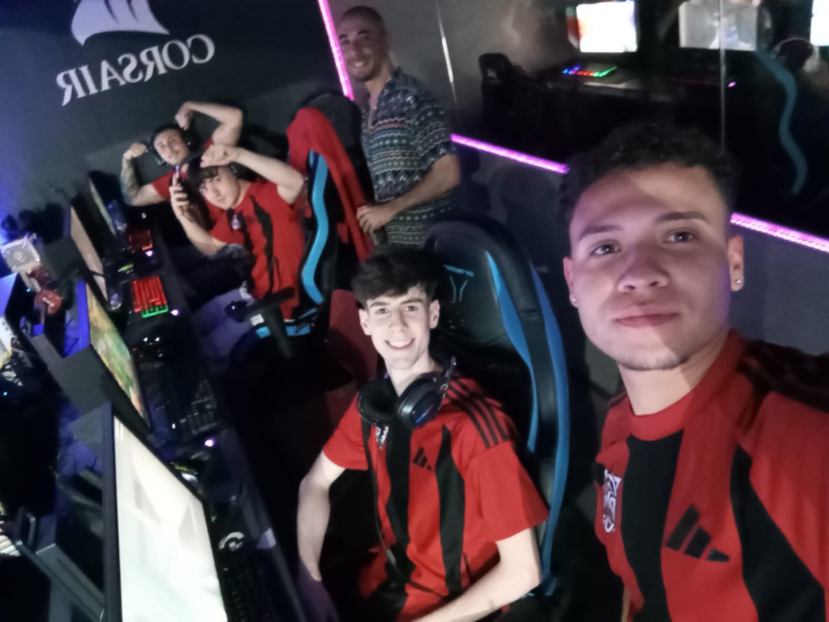 PMI_eSports's tweet photo. 🔫 LAN DAY 🔫

𝐅𝐈𝐍𝐀𝐋 𝐏𝐎𝐑 𝐄𝐋 𝐓𝐈́𝐓𝐔𝐋𝐎 

🏆 @UltraInstinct_8
🆚️ @ObscureClub
⏰️ 15:30h 
📺 https://t.co/TFcXmuoUh3

𝐍𝐔𝐄𝐒𝐓𝐑𝐎𝐒 𝐅𝐔𝐓𝐔𝐑𝐎𝐒 𝐂𝐀𝐌𝐏𝐄𝐎𝐍𝐄𝐒 

👤 @KiddyCreative
👤 @zCussac
👤 @thenewpatron
👤 @BLUUZEER

#LigaUltra #CODMadridPMI #LetsGoPMI 🔴⚫️