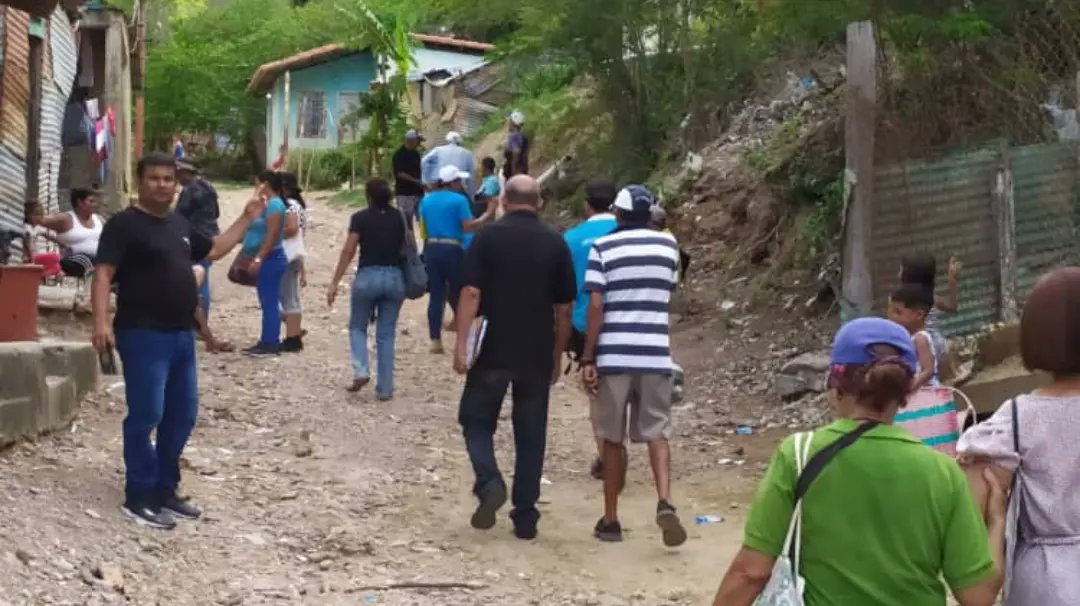 mpj_sucre's tweet photo. ¡Seguimos! 
Los #JusticierosConEdmundo se encuentran desplegados en todos los rincones de nuestro Estado Sucre, llevando un mensaje de #UnidadYVoto en compañía de todos los factores democráticos.

📍MP. Arismendi-Sucre

🗣️ Casa por casa 
#VamosAGanarConEdmundo https://t.co/zOR2VPZKAd
