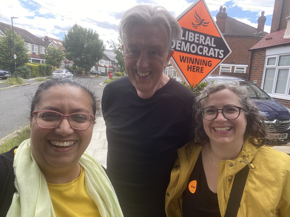 Lots of fun this morning in #WestBarnes with some amazing campaigners. Being a councillor here is an honour and I’m so pleased lots of people agree that they want a #LibDem MP too. 

#VotePaulKohler #VoteLibDem (1/2)