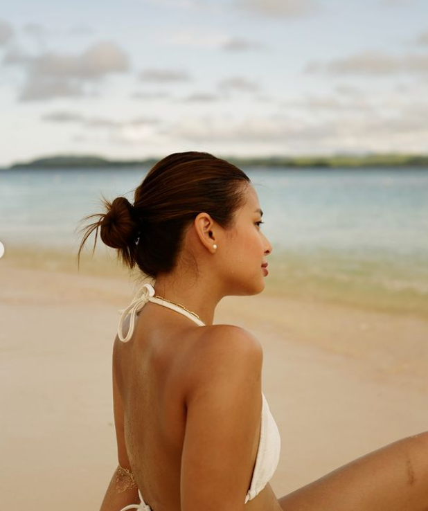 thecitypostph's tweet image. LOOK: Gabbi Garcia’s sun-kissed body exudes a natural radiance, and there’s something empowering about feeling confident in her own skin.

"no worries" she wrote in her caption.

📷 Gabbi Garcia (@gabbi) | Instagram

#thecitypost
#GabbiGarcia
#siargao