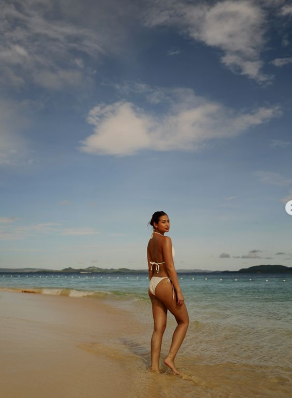 thecitypostph's tweet image. LOOK: Gabbi Garcia’s sun-kissed body exudes a natural radiance, and there’s something empowering about feeling confident in her own skin.

"no worries" she wrote in her caption.

📷 Gabbi Garcia (@gabbi) | Instagram

#thecitypost
#GabbiGarcia
#siargao