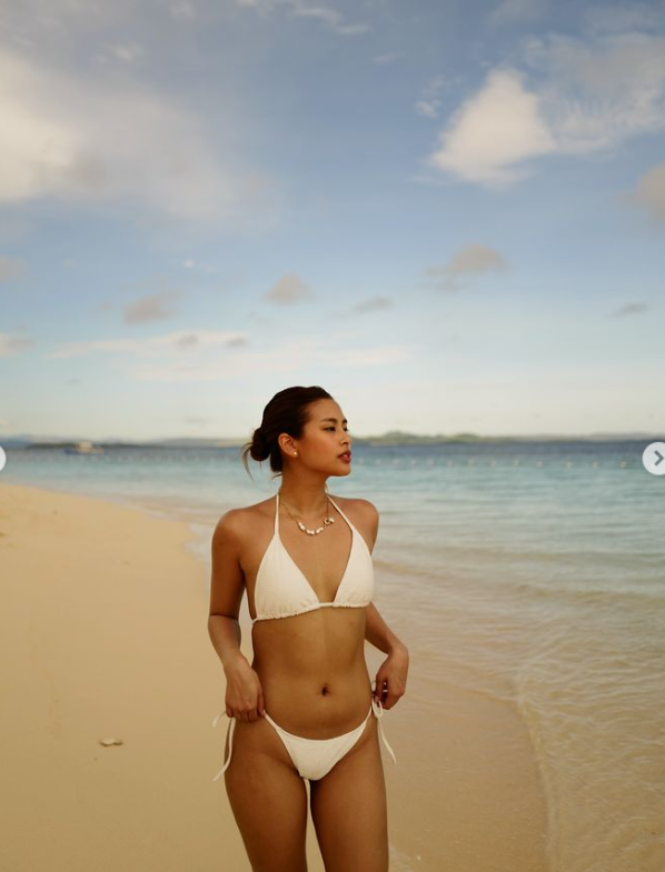 thecitypostph's tweet image. LOOK: Gabbi Garcia’s sun-kissed body exudes a natural radiance, and there’s something empowering about feeling confident in her own skin.

"no worries" she wrote in her caption.

📷 Gabbi Garcia (@gabbi) | Instagram

#thecitypost
#GabbiGarcia
#siargao