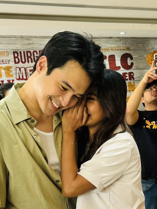 mydbluveee's tweet photo. ang ilan sa mga harutan ng krisshrome na nagpapangisay sa lahat. grabe na kayoo! napunta lang kayo sa dubai, nalimutan na maging lowkey pang Ph lang ba yon? hahaha

KRISSHROME INVADES UAE

#KrisshRome
#Kalayaan2024
#KrisshRomeInDubai

ctto: sa mga owner ng photos po https://t.co/bECciGoVZF