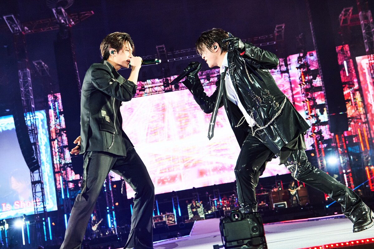 natalie_mu's tweet photo. ◤ライブレポート◢

GLAY伝説の20万人ライブを“リバイバル”

🎤初日はTERUの誕生日を祝福、53歳に
✨2日目はENHYPEN・JAYとサプライズコラボ

🔻詳細レポート・写真8枚はこちら
https://t.co/eoQOBdkD0D

#GLAY #GLAY30th #GLAYEXPO #ENHYPEN #엔하이픈 #JAY https://t.co/5LRvN3vpUe