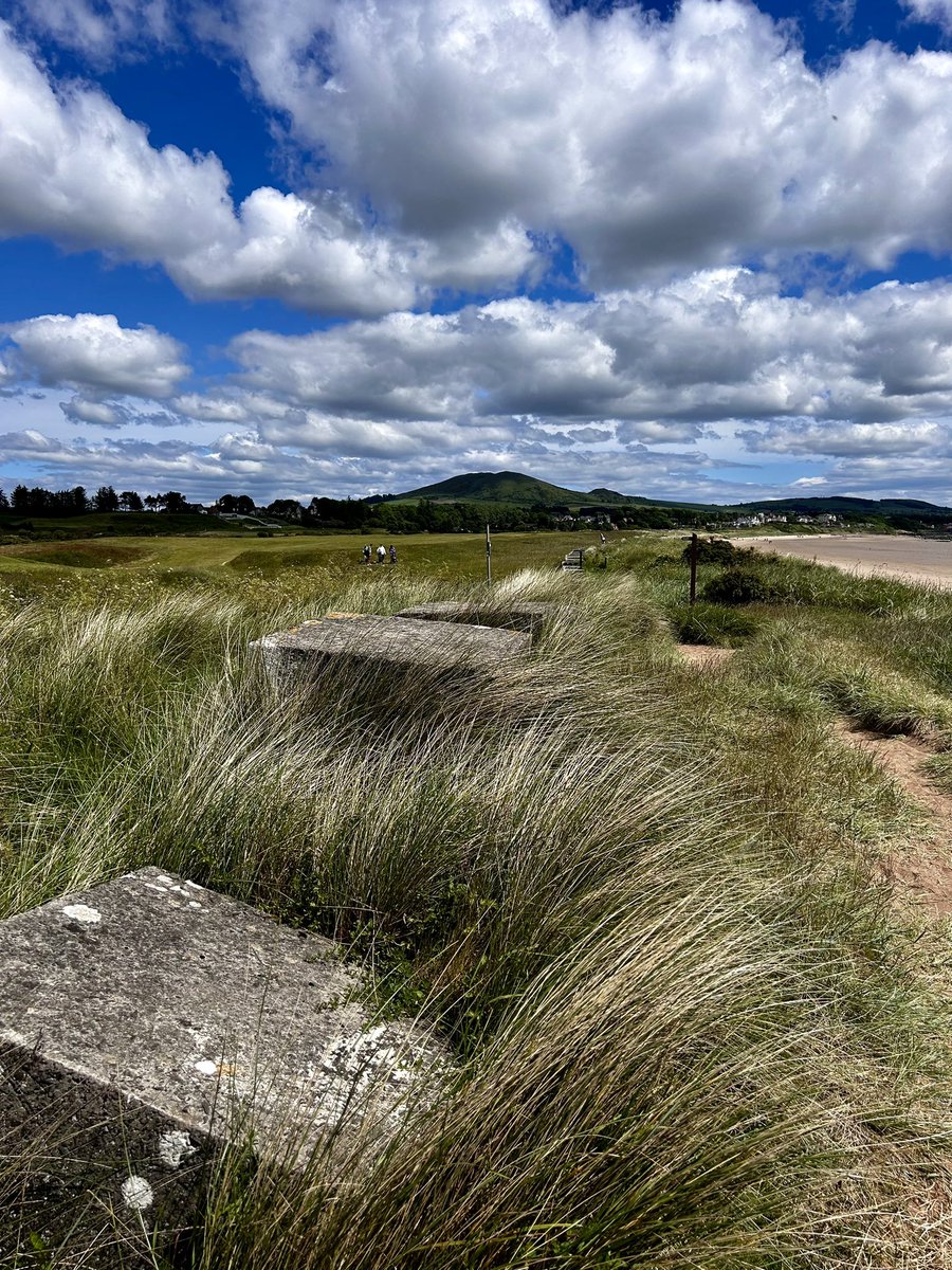StuartD_Fife's tweet photo. Gorgeous colours and clouds at a spot that’s very special, particularly today…
#fifecoastalpath #largobay #StormHour #thephotohour #beachesofscotland #visitscotland #beach #levenlinks #lundingolfclub https://t.co/hmrcwa1tow