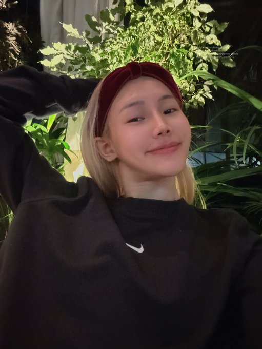 I&rsquo;m just girl https://t.co/qzomYXgirD