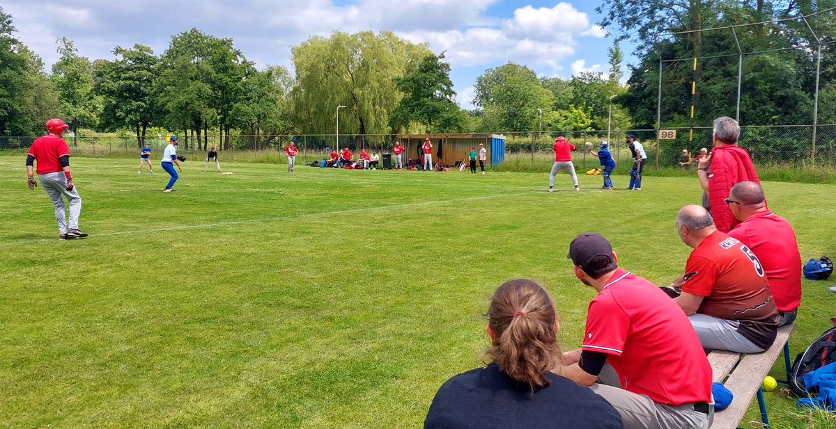 🥎 Vandaag ontvingen we de teams van Caribe, Pioneers, Robur'58, Tex Town Tigers en WSB voor ons jaarlijkse recreantentoernooi. ☀️ Alle teams dank voor de gezelligheid en sportiviteit! We hebben er samen een mooi toernooi van gemaakt. 💙🤍