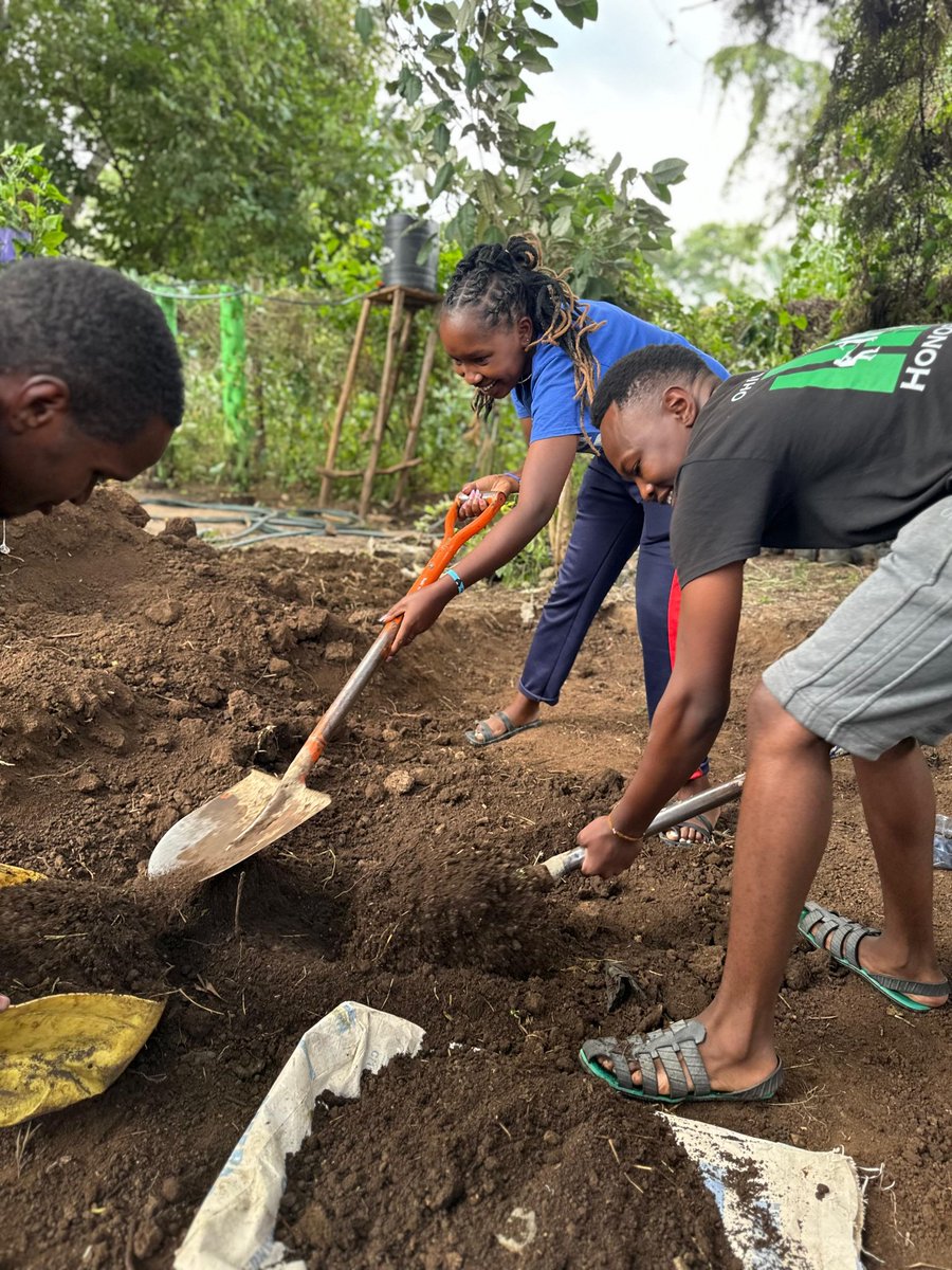 TeamSamburu's tweet photo. Environmental justice/samburu youths action Family Work on progress....Useful Youth Energy..

@CARHGJ_Africa 
@geniuskenya_ 
@Ict011 
@zuhura_africa 
@UNICEFKenya https://t.co/E8O3hqehi5