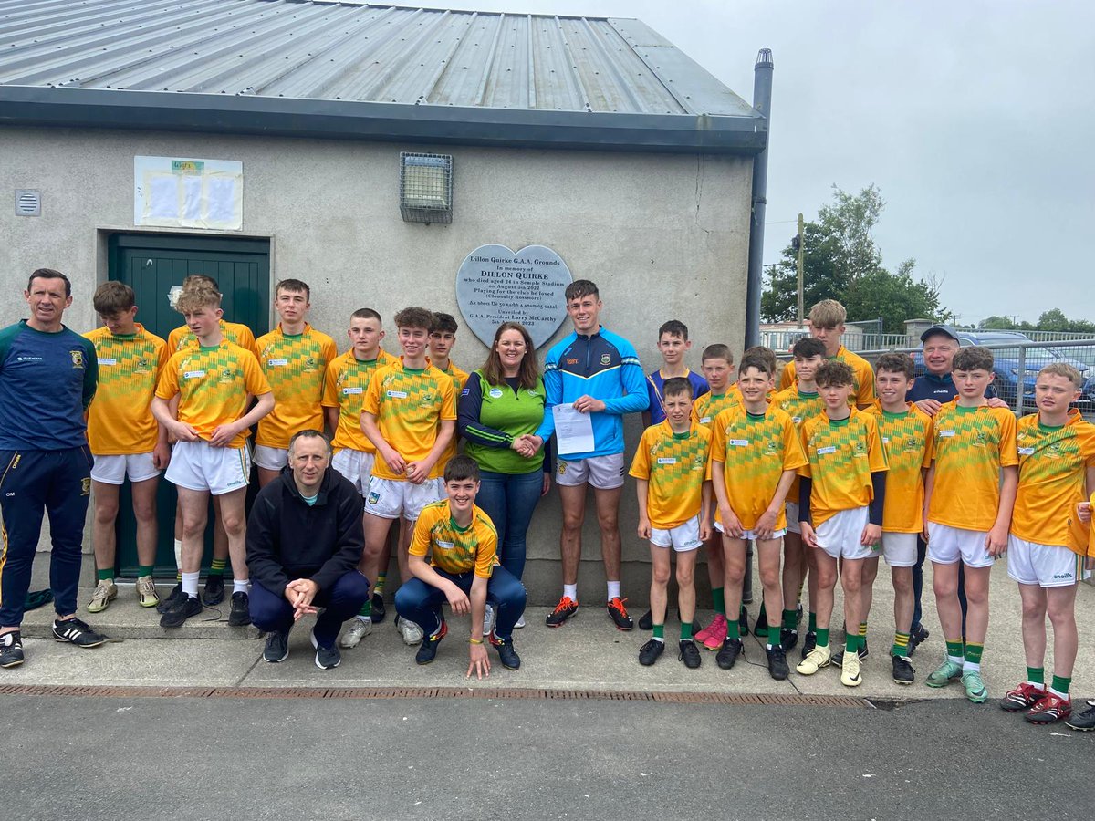 ClonRossGAA's tweet photo. Great to host @AhaneGAAClub for an U15 Challenge this morning. Jack Ryan and Alex Fryday were delighted to accept a €500 donation from the club towards @dqfoundation22 
A fine gesture by Ahane who had availed of screening for young players in the past few weeks https://t.co/1CgwsqYB3b