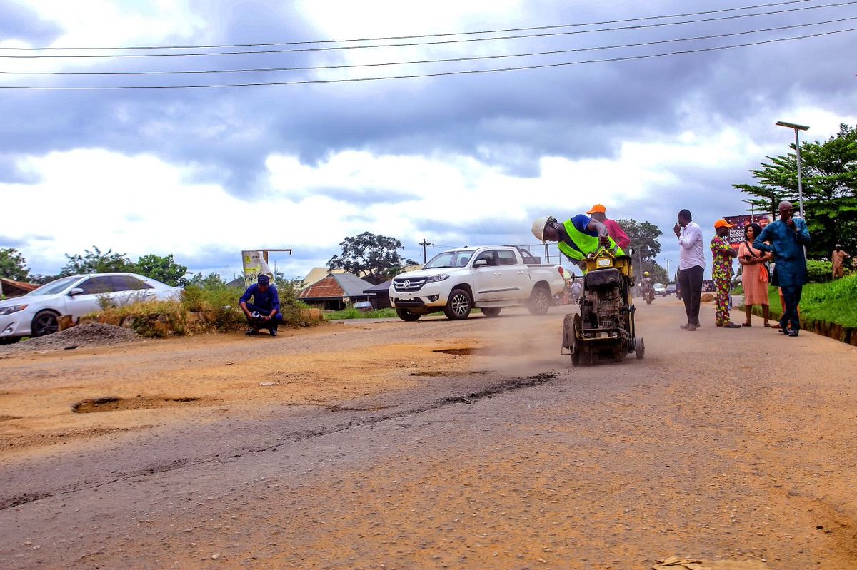 WilliamsEsan's tweet photo. Ekiti State Public Works Corporation has commenced full-fledged operation with comprehensive rehabilitation of Housing roundabout/Prison road, along Afao road, Ado Ekiti.
Truly, BAO has turned Ekiti to a construction site.👍
#BAO
#ConstructionKing
#CommunityDevelopmentChampion https://t.co/PqiaJOoK5U