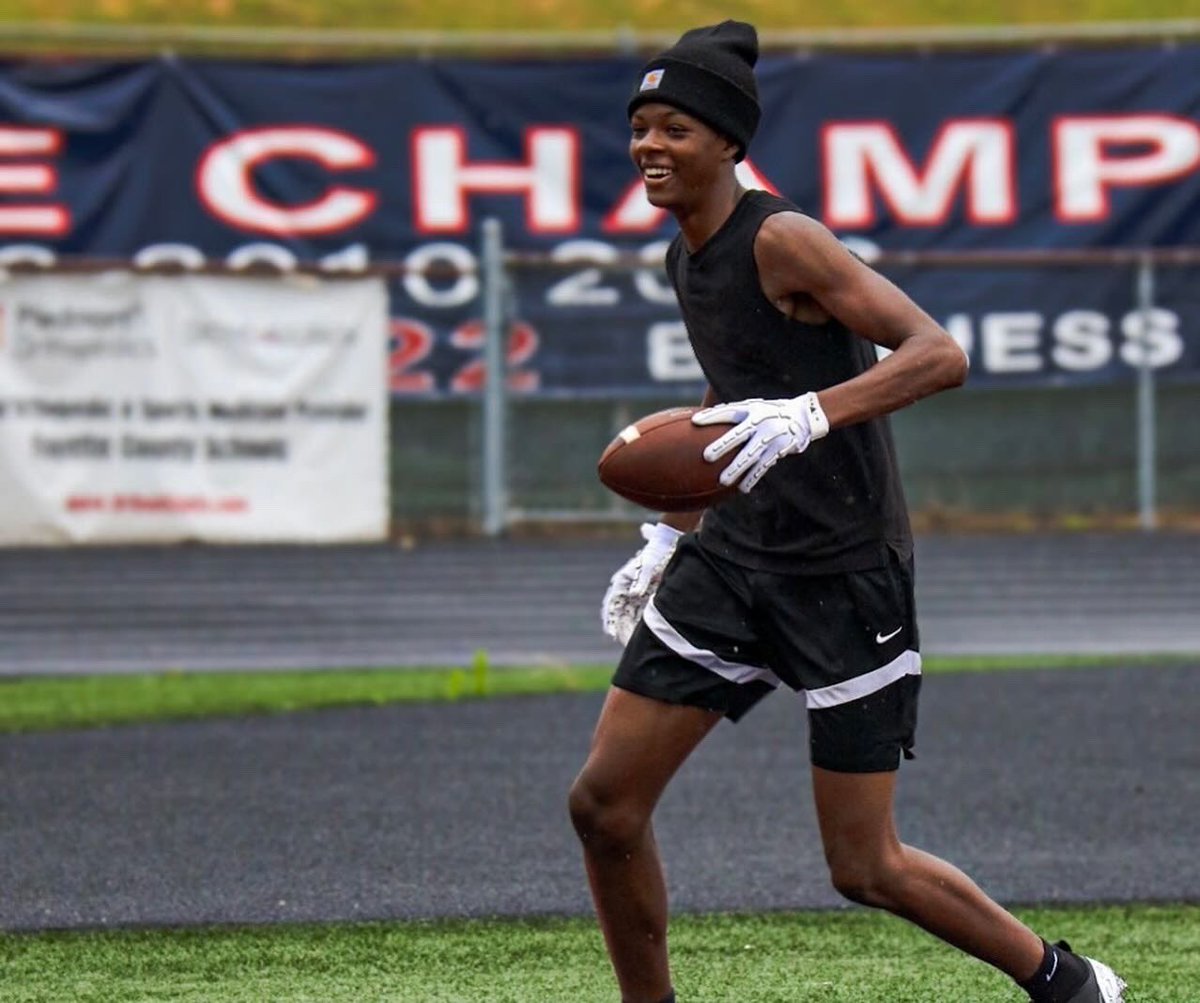 therealroscoe11's tweet photo. Big Scoe #bigplaymaker #hands #catcheverthing #work @RecruitWestlake @RecruitGeorgia @borntocompete @PrepRedzoneGA @TEwracademy @therealkwat https://t.co/Cxktv5vapI