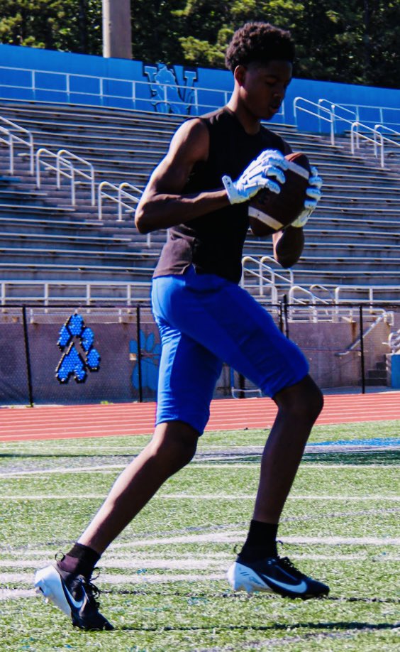 therealroscoe11's tweet photo. Big Scoe #bigplaymaker #hands #catcheverthing #work @RecruitWestlake @RecruitGeorgia @borntocompete @PrepRedzoneGA @TEwracademy @therealkwat https://t.co/Cxktv5vapI