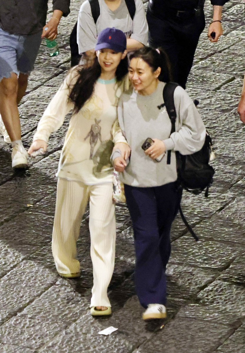 NEWSJENNlE's tweet photo. 📸 240609 #JENNIE in Capri https://t.co/ZKnzrtsmwy