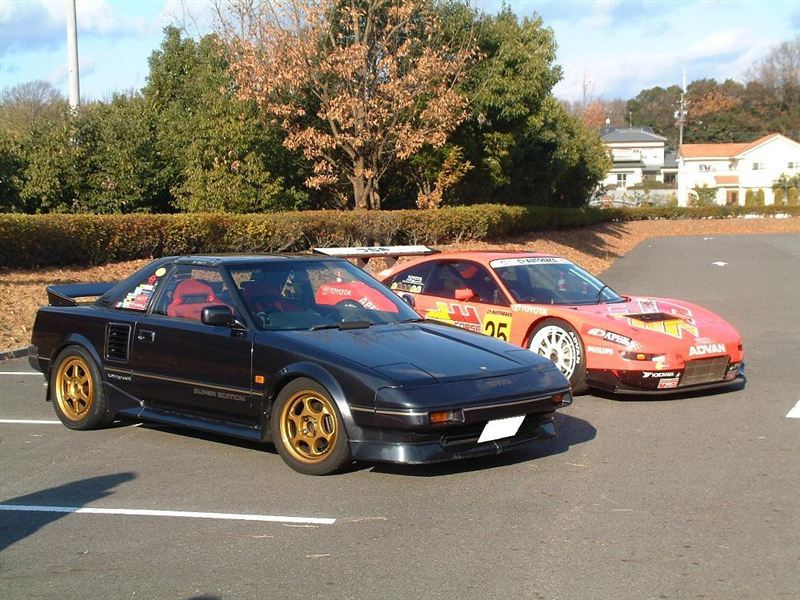 xjrxMHTamYN2ldR's tweet photo. #2つ揃ったら写真撮るやん
#MR2
#AW11
#222D
#モモコルセアペックスMR2
#トヨタ博物館
便乗しよう♬ https://t.co/pOusy9B6YQ