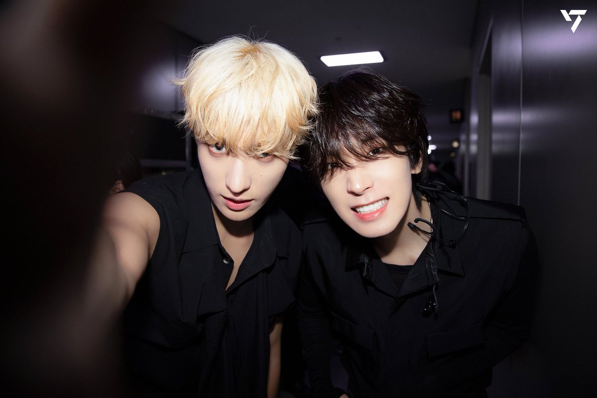 kyeomties's tweet photo. missing blondkyeom because the wonkyeom selcas were always the best that's literally the sun and moon right there https://t.co/5D4g2GK6io