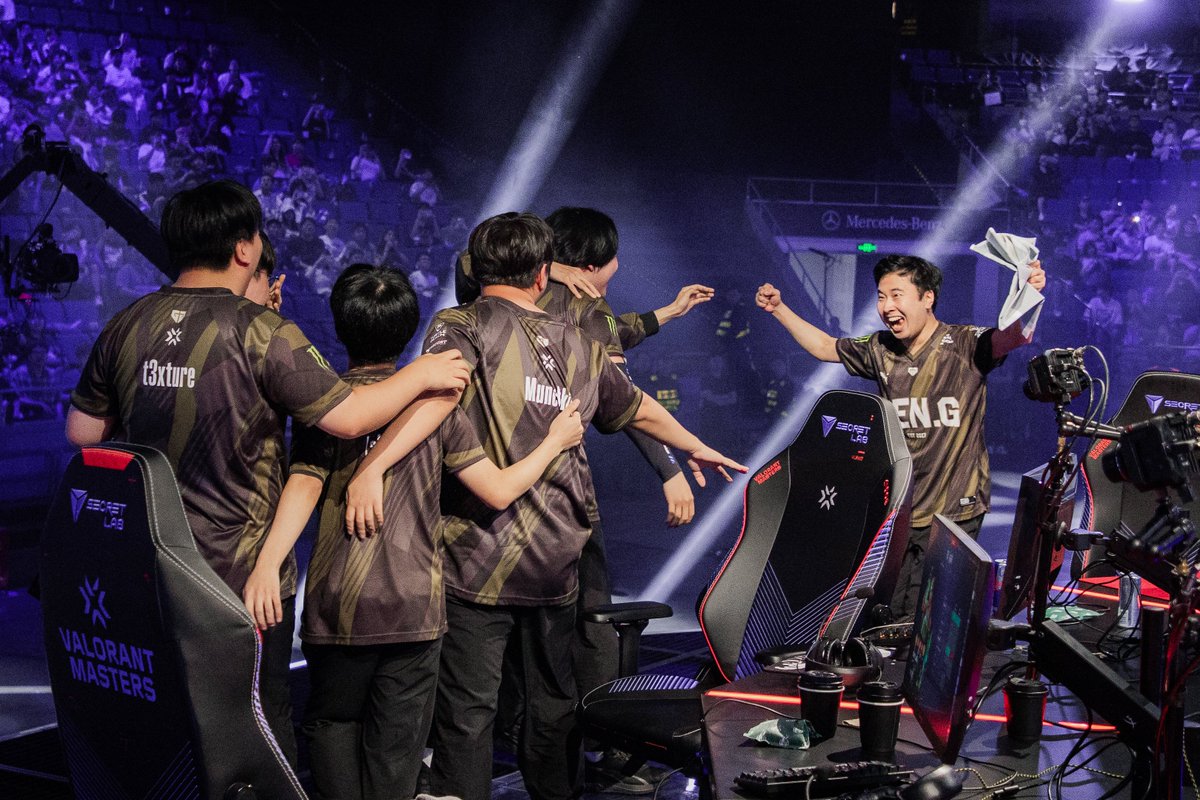ValorantEsports's tweet photo. There's no I in Team https://t.co/2ImHtIqLA6