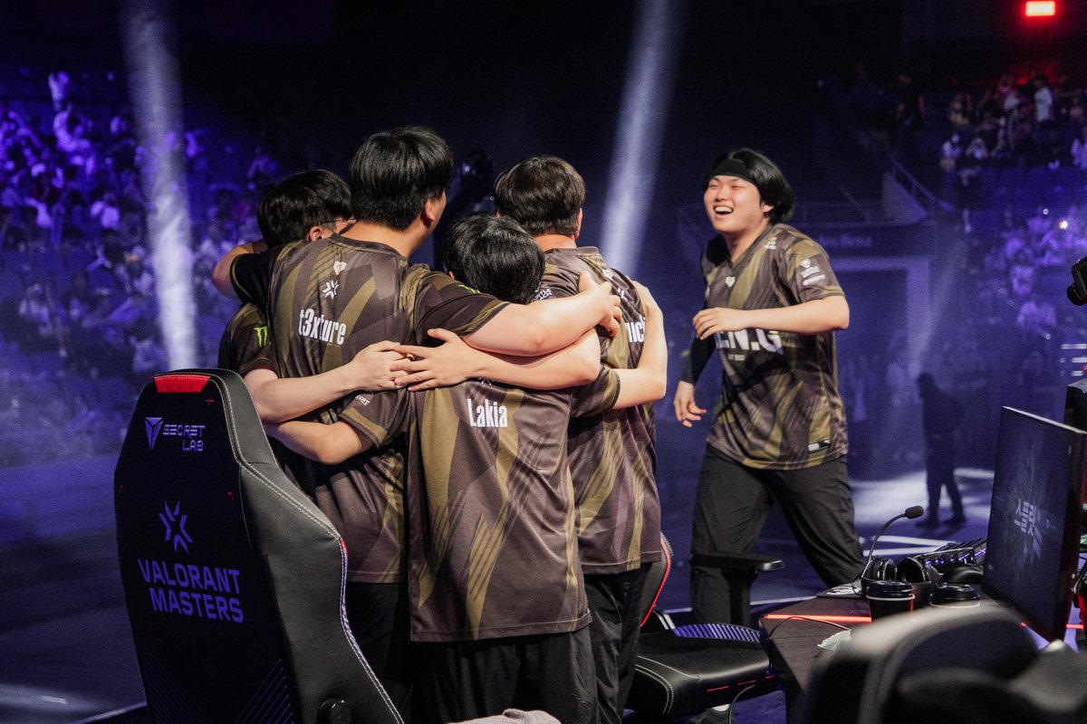 ValorantEsports's tweet photo. There's no I in Team https://t.co/2ImHtIqLA6