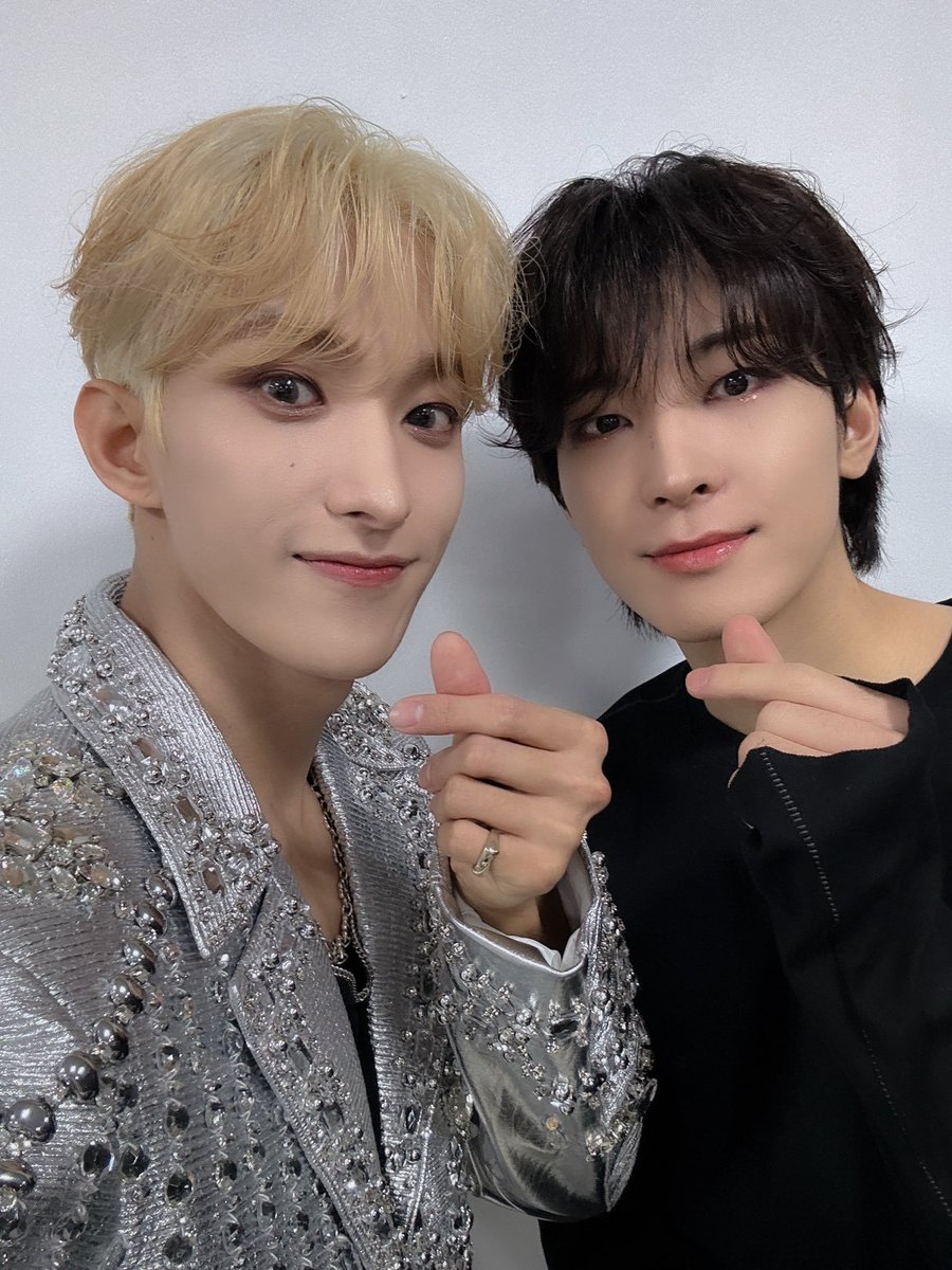 kyeomties's tweet photo. missing blondkyeom because the wonkyeom selcas were always the best that's literally the sun and moon right there https://t.co/5D4g2GK6io