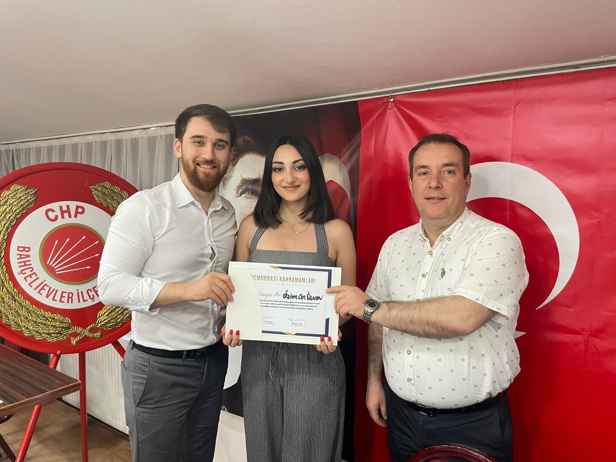 BevlerYeniParti's tweet photo. Bugün İlçe Başkanlığı’mızda 31 Mart Yerel Seçimlerinde görev alan avukatlarla seçim değerlendirme toplantımızı gerçekleştirdik.

Toplantı sonunda İBB Başkanımız Ekrem İmamoğlu ve İl Başkanımız Özgür Çelik’in imzaladığı teşekkür belgelerini sahiplerine taktim ettik. https://t.co/6EYMdUny4v