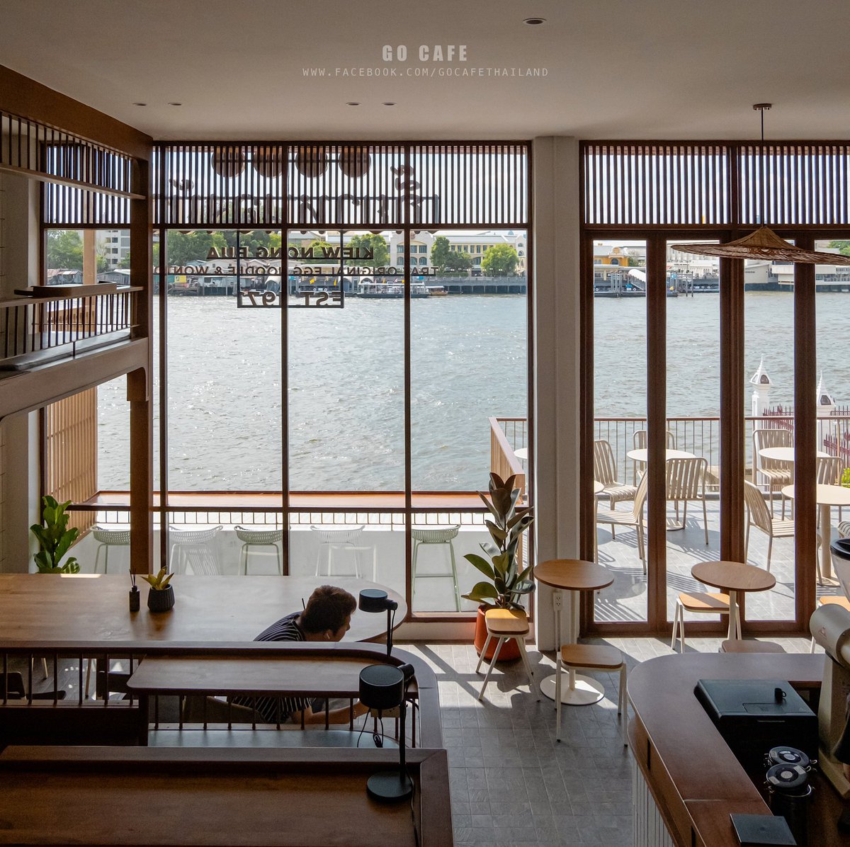 gocafethailand's tweet photo. Second Cafe ☕️🌊⛅️
#คาเฟ่เปิดใหม่ ย่านวังหลัง บรรยากาศชิล Vibes ดีสุดๆ ร้านอยู่ริมแม่น้ำเจ้าพระยาเลย ด้านในตกแต่งโทนน้ำตาลและเฟอร์นิเจอร์ไม้ ให้บรรยากาศอบอุ่น และโปร่งสบาย วิวด้านนอกจะเห็นเป็นวิวแม่น้ำเจ้าพระยา mood ดีมากกก มีความคลาสสิค เหมาะแก่การมานั่งชิล ทานกาแฟทานขนมสุดๆ https://t.co/IRznwsRLVt