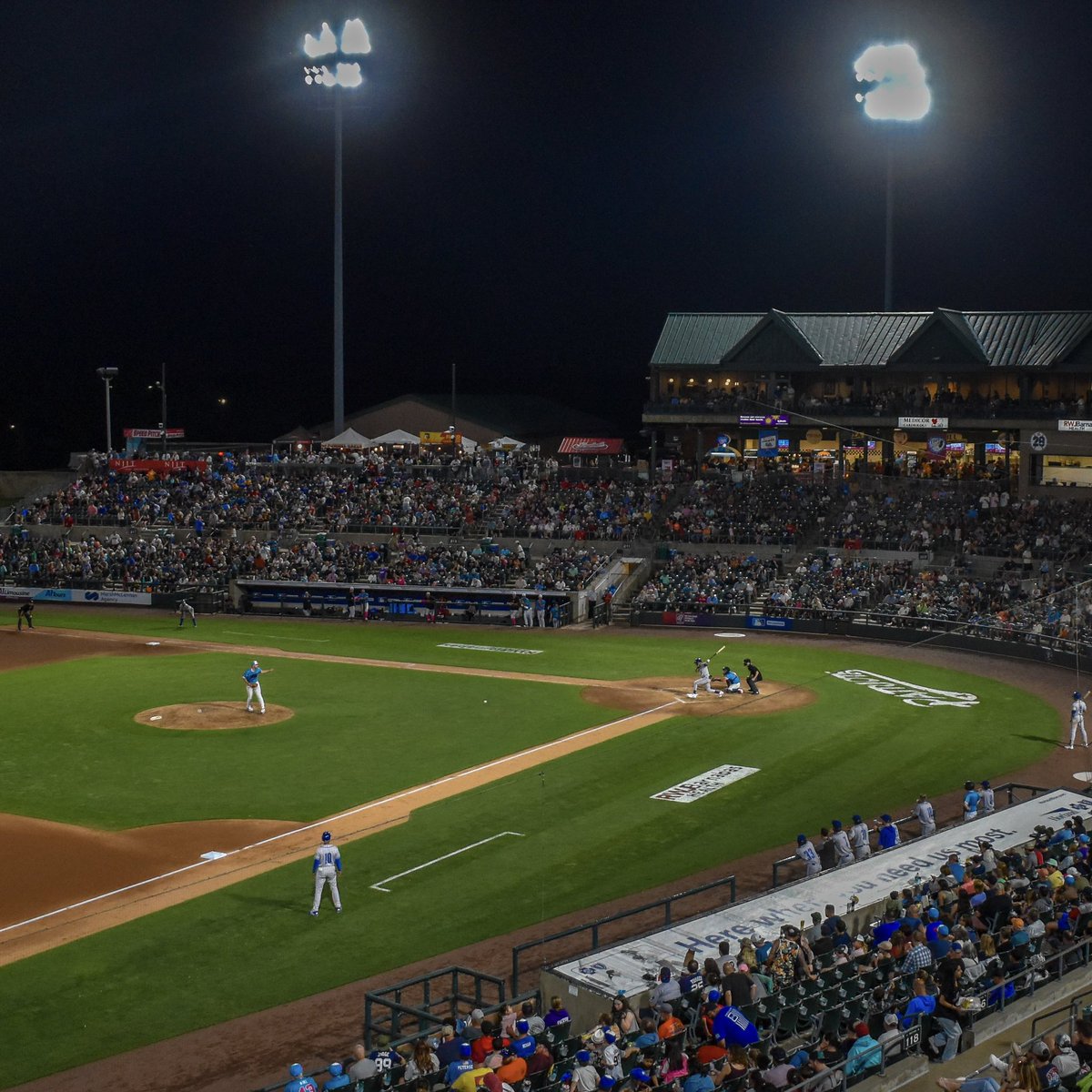 NJGov's tweet photo. jersey 🤝 diners. @SOMPatriots https://t.co/RAq0wkLrov