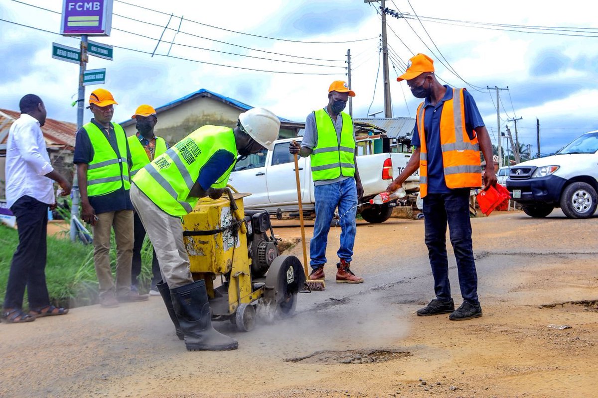 EkitiArshavin's tweet photo. Ekiti State Public Works Corporation has commenced full-fledged operation with comprehensive rehabilitation of Housing roundabout/Prison road, along Afao road, Ado Ekiti.
Truly, BAO has turned Ekiti to a construction site.👍
#BAO
#ConstructionKing
#CommunityDevelopmentChampion https://t.co/KwhFsvyRdJ
