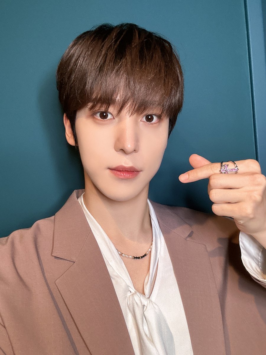 [📷] TODAY ATEEZ
⠀
MC 강아지 윤호와 에너지 넘친 #인기가요 무대💥
에이티니의 응원과 함성을
가까이서 들으며 더 행복했던 #WORK 활동👀❤
에이티즈는 눈부신 여정을 향해
앞으로도 계속 #GottaWORK 😎
⠀
#TODAY_ATEEZ #ATEEZ #에이티즈
#GOLDENHOUR #GOLDENHOUR_Part1 #WORK