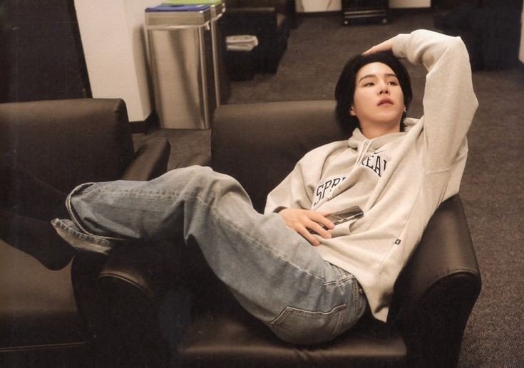 BTS_twt_AGSTD's tweet photo. 😌 https://t.co/VnATuyaavI