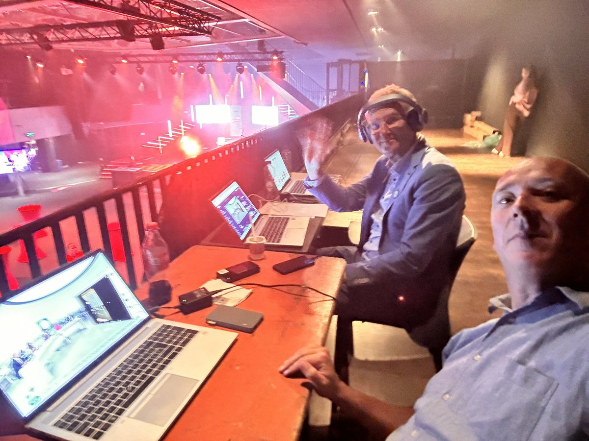 Samen met collega <a href="/lievenverstrae1/">lieven verstraete</a> klaar voor verslag bij <a href="/pvdabelgie/">PVDA België</a> <a href="/ptbbelgique/">PTB Belgique</a> voor verslag #kies24