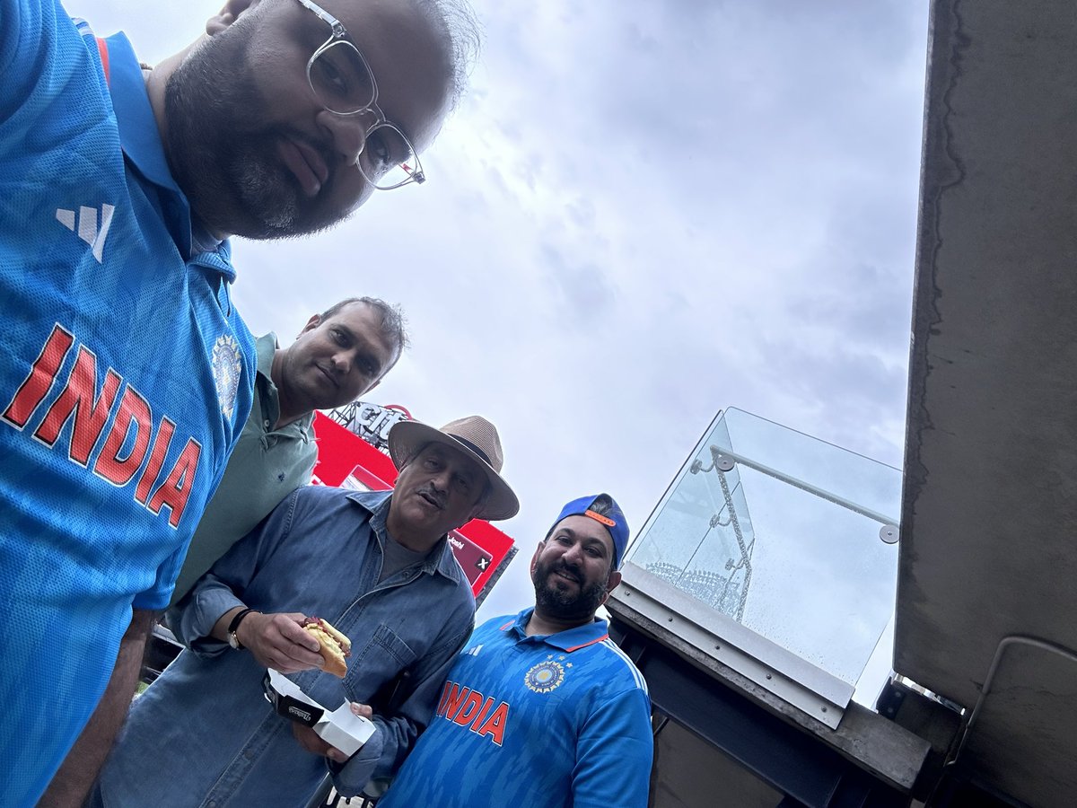 SSG8792's tweet photo. Let’s get ‘em boyssssss #cocacolacricket https://t.co/cjlOafUuQv