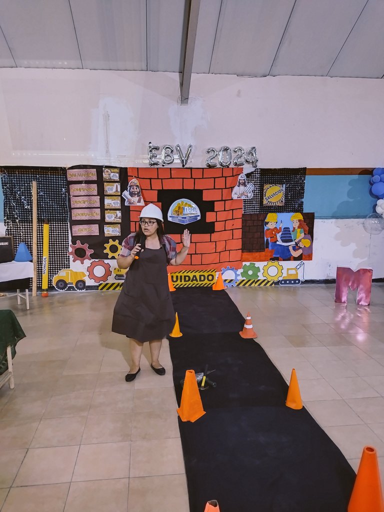 ¡Ha llegado el momento de la historia! 👷🏻‍♀️

La hna. Luzbenia Rodríguez, contó cómo fue la construcción del Arca de Noé 📐, resaltando de que Dios fue el mayor constructor de esa obra 🚣🏻‍♀️

#Zona4ConCristoEnLínea
#PasiónMIVENOR