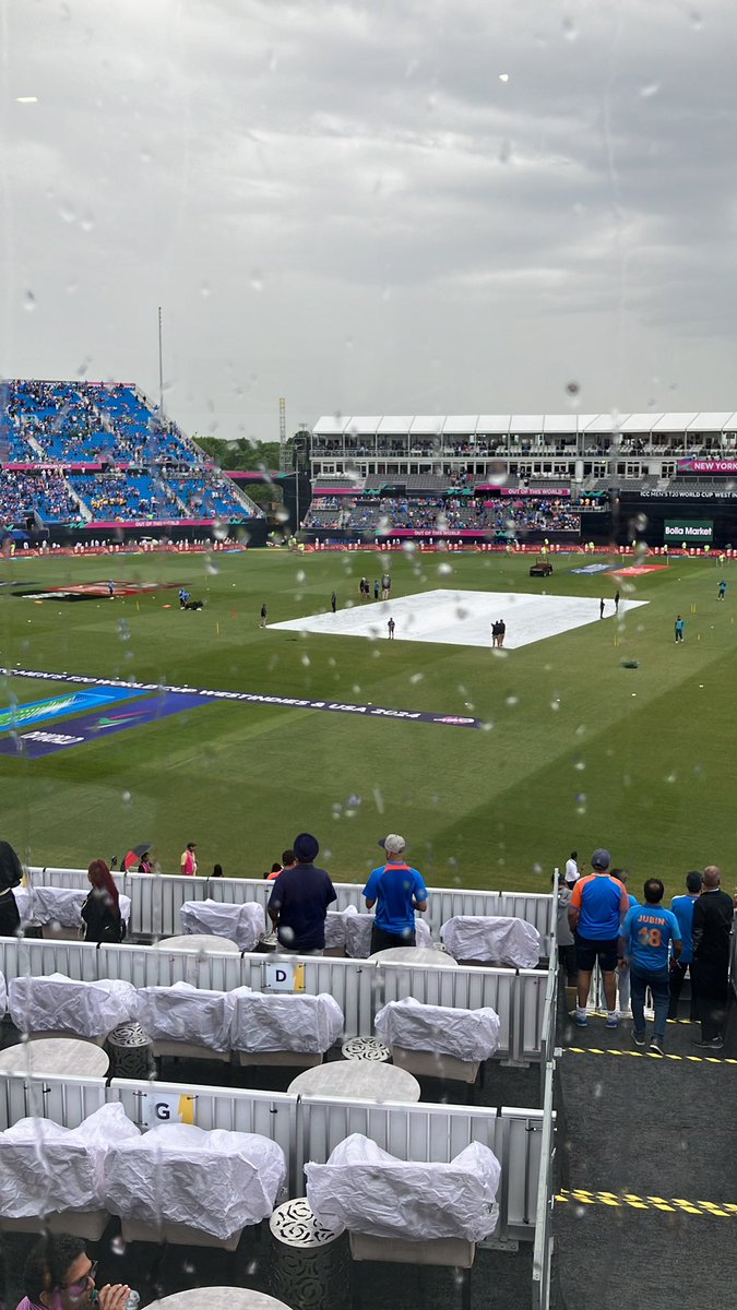 In New York for India vs Pakistan 🌧️ the rain should stop soon