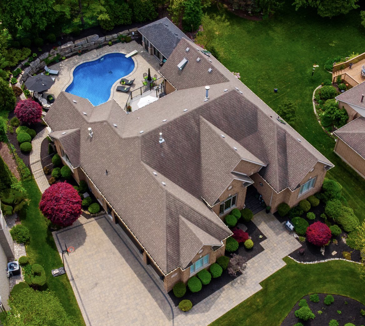 Name_That_Sells's tweet photo. Now $2,795,000! Location Location in Prestigious Ava Heights steps to Brantford Golf &amp; Country Club on 107 ft lot is this custom built all brick ranch at 75 St Andrew’s Drive w/ full 2 storey walkout &amp; full 2 storey on west side of home, 5,350 sq ft of elegant living space! https://t.co/XCI2k5kzZ3