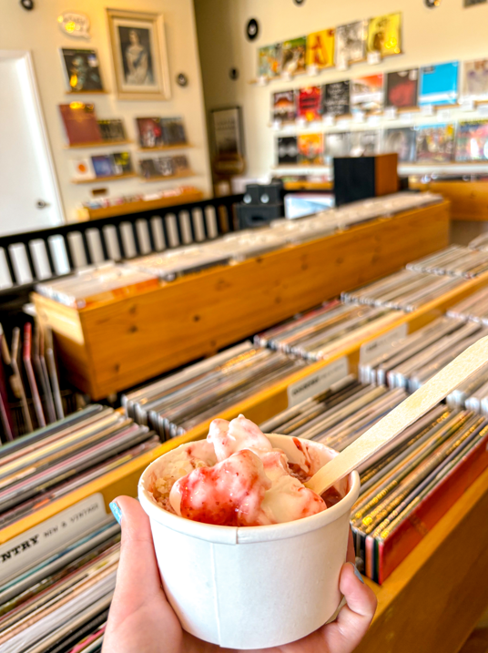 SudburyTourism's tweet photo. Summer vibes and sweet vegan treats at Flurples! Now open for the season, Flurples is the ideal destination for afternoon ice cream! 🍦 Stop by Cosmic Dave's right next door on your way by!

 #DiscoverSudbury #Flurples #VeganTreat https://t.co/BlhMsntdzr