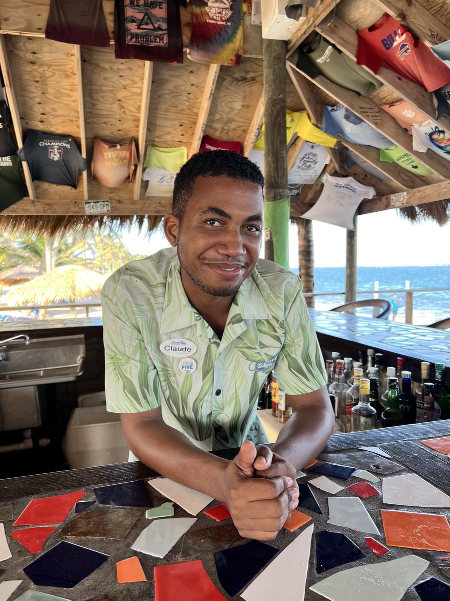 _CoconutBay's tweet photo. One of your favorite bartenders, Claude! Come on by and grab a cocktail! ๐น๐ด https://t.co/AxUbUQCDUC
#PoolsideBliss #AllInclusiveLife #SipAndSwim https://t.co/18Fhqw9Idk