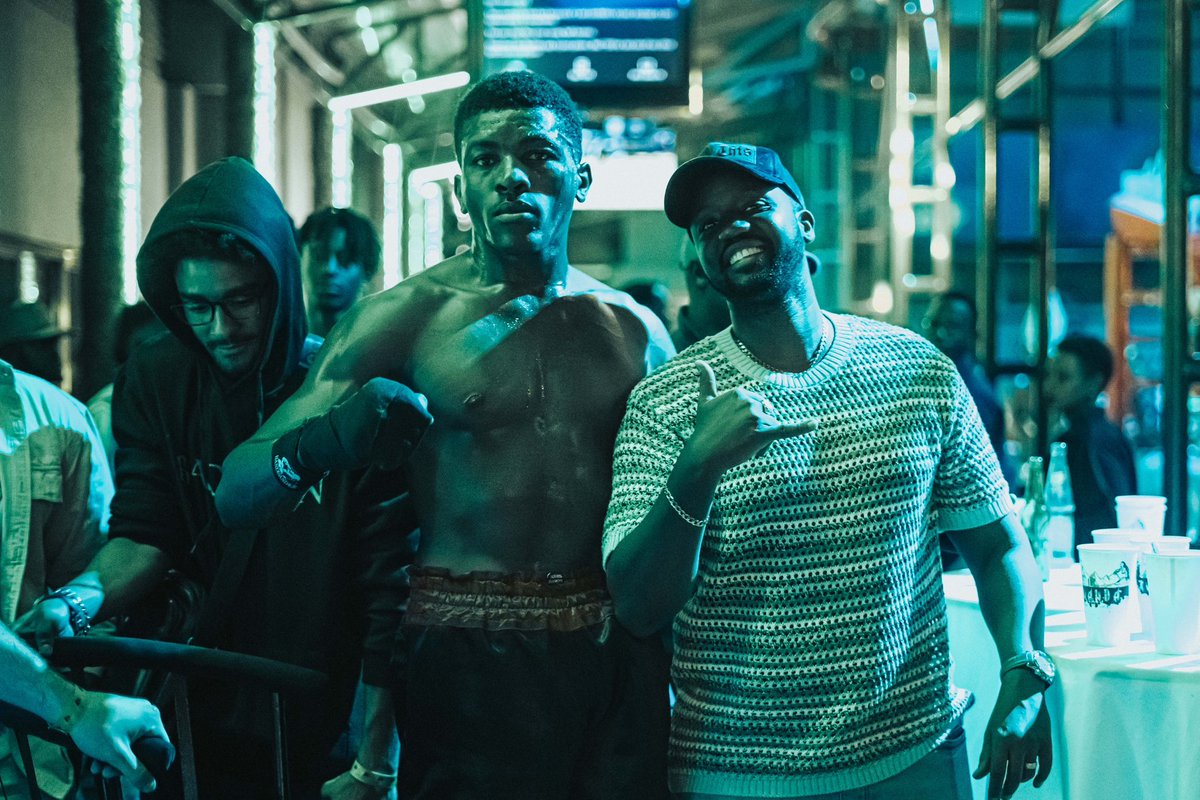 LuckyIbnMiraj's tweet image. Nibwo bwa mbere narebye umukino w’iteramakofi (Boxing 🥊) mu Rwanda! 

Umukino wabereye Muri @Kigali_universe icyo nabonye ni uko uyu mukino ufite abakunzi benshi kandi ari umukino abantu baryoherwa no kuwukurikira! 

Brothers @coachgaelk @MKenny_21 Mwakoze gutegura iyi mikono…