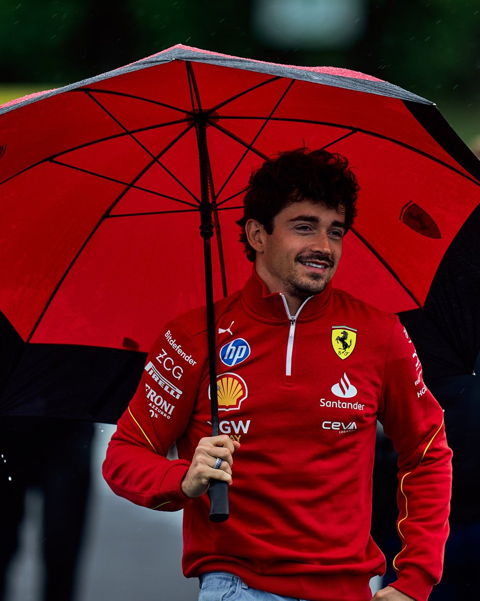 ScuderiaFerrari's tweet photo. It'll take more than rain to ruin their mood 🫡

#CanadianGP #F1 https://t.co/6muNJvSW9M