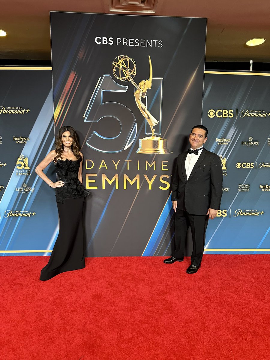 CakeBossBuddy's tweet photo. Thank you to the @DaytimeEmmys for this incredible honor! Winning the Outstanding Culinary Host award is a dream come true! I’m incredibly grateful to all of you, my fans, this wouldn't be possible without all your love and support ❤️🍰🏆
#DaytimeEmmys #Grateful #CulinaryHost https://t.co/3wbHcasIL7