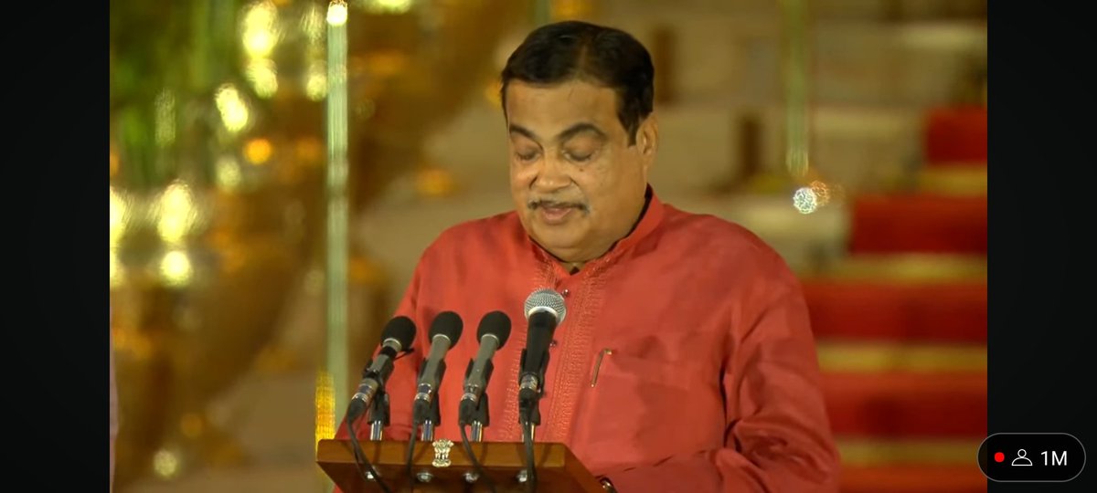 VedantTidke's tweet photo. @nitin_gadkari #nitingadkari #shapthvidhi https://t.co/d3jRtFUVod